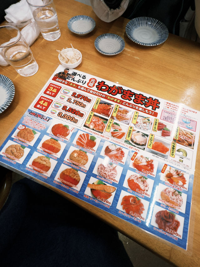 北海道小樽🇯🇵三角市場的潼波食堂