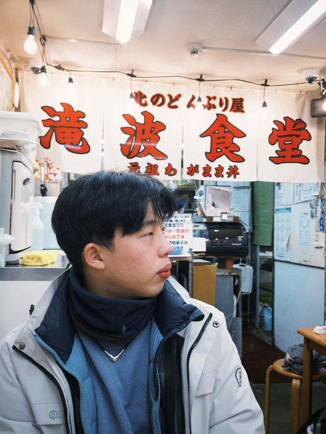 北海道小樽🇯🇵三角市場的潼波食堂