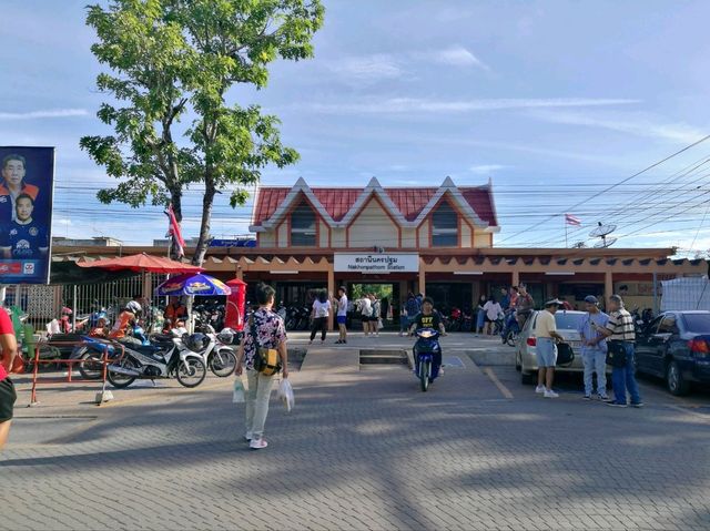 นั่งรถไฟ เที่ยวนครปฐม 1 Day Trip