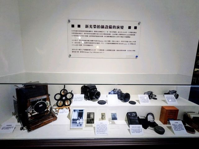古蹟圖書館裡的照相館：「新光榮：老相館．營業中」常設展
