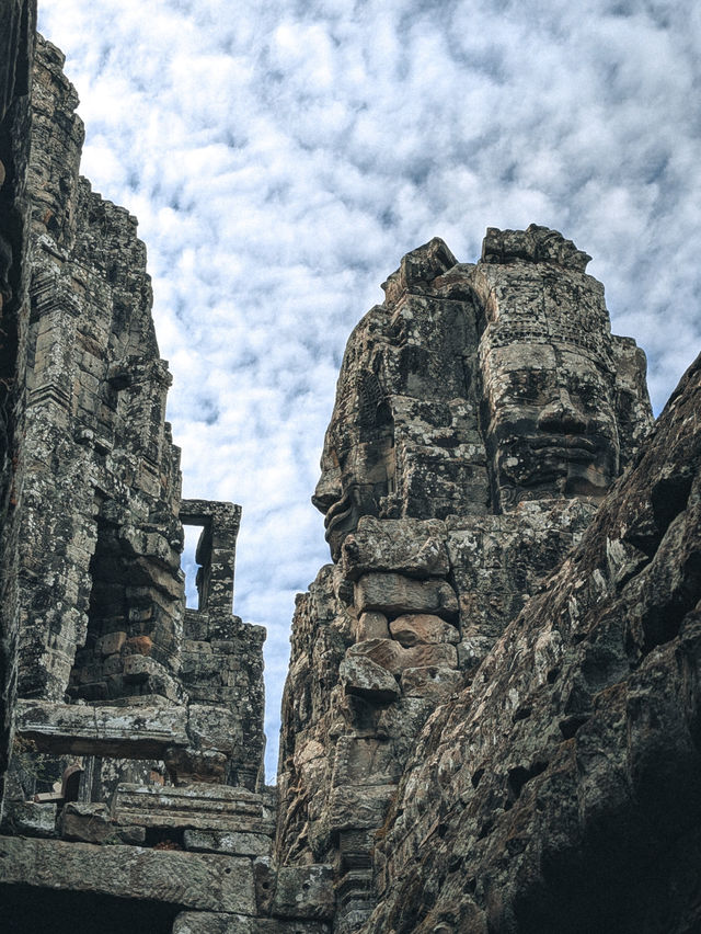 🇰🇭 Bayon: The Temple of Mysterious Stone Faces 🏛 