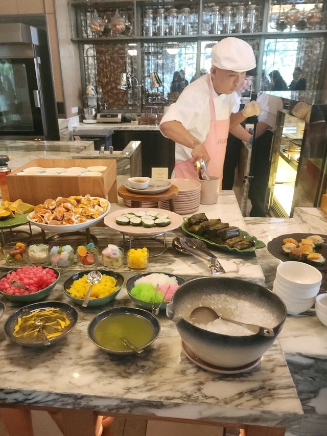 บุฟเฟ่ต์มื้อกลางวันที่โรงแรมแลนด์มาร์ค