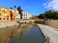 奧裡韋拉 (Orihuela) 為遊客提供了一個享受大海和陽光的好地方、一個宏偉的市中心