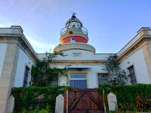洛憑藉其自身優勢，已成為黃金海岸的主要旅遊中心之一