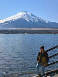 วิวบันไดลงทะเลสาบ Yamanaka Mount Fuji