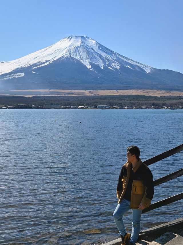 วิวบันไดลงทะเลสาบ Yamanaka Mount Fuji