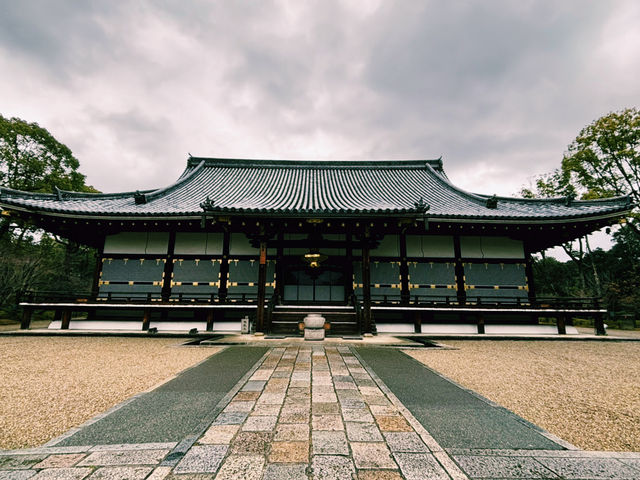 国宝に指定された格式高い本堂🏯