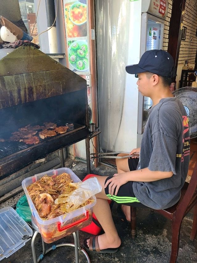 베트남여행)다낭 미케비치 근처 가성비 맛집, '껌땀 웃번'에서 즐기는 베트남 가정식