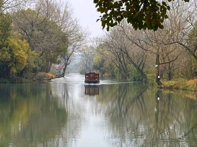 西溪濕地，搭搖櫓船體驗靜謐的濕地生態風光