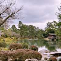 【兼六園】日本三名園のひとつ、四季折々の美しさが楽しめる
