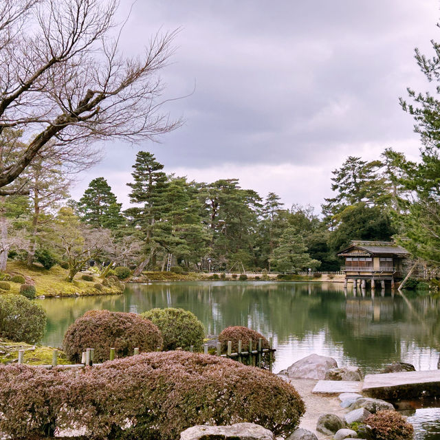 【兼六園】日本三名園のひとつ、四季折々の美しさが楽しめる
