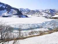 【新潟県】ここでしか見られない！山の流氷「破間川の雪流れ」