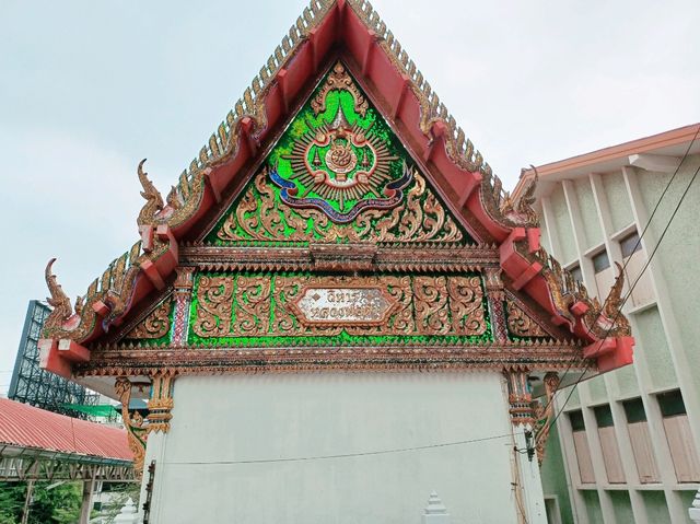 泰國曼谷湄南河畔著名古跡皇家寺廟景點：Wat Mai Chong Lom，暹羅文化藝術風格精美寺廟建築，適合打卡拍照📸冥想