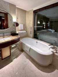 The Shanghai Marriott Marquis Hotel City Centre, easily accessible, luxury yet comfortable. 