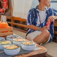 ล่องเรือหรูกลางทะเลใสแบบ kyle.phuket  ⛵️