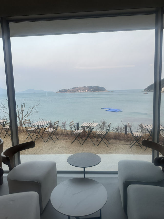 매미성만 가면 너무 아쉬워요! 매미카페 어때요? 🌊☕️