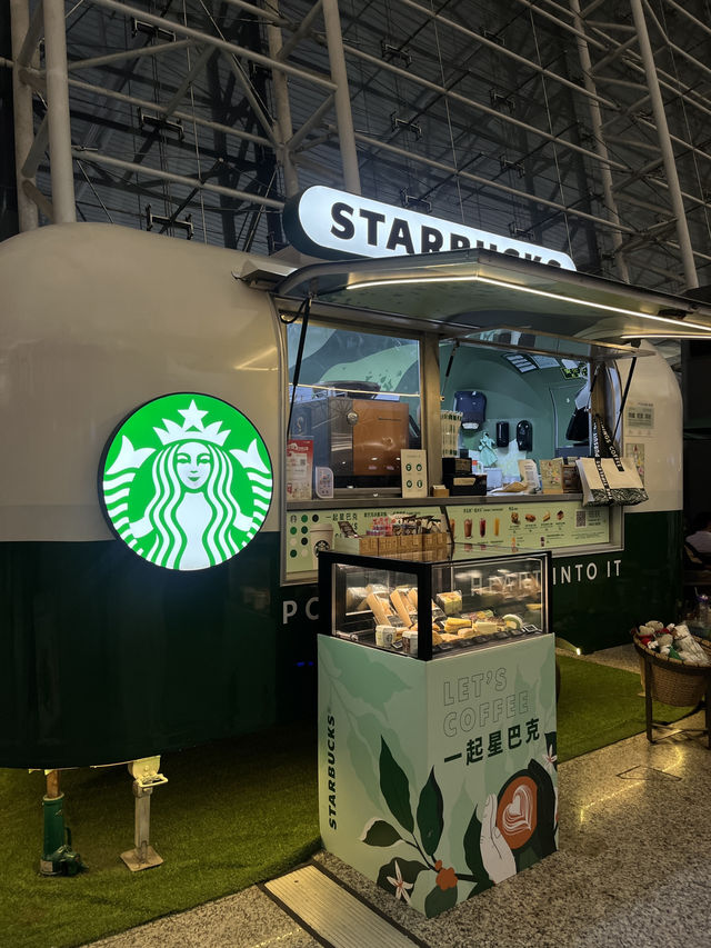 비행 전 카페인 충전 완료! 광저우 바이윈공항 입구 스타벅스 후기