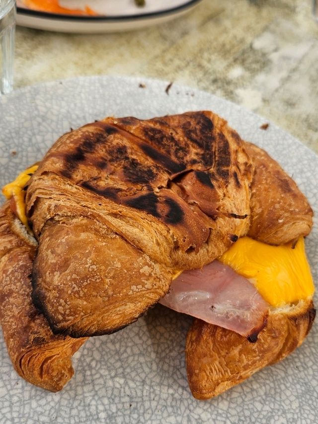 Stella at Hensley's Beach – A Hidden Gem for Brekkie Lovers