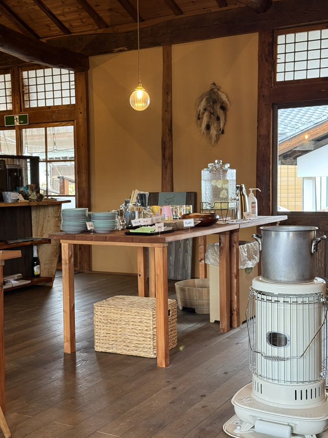 築100年の蚕屋をリノベーションした絶景ピザカフェ「つきよの見晴らし cafe ろば」