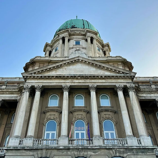 🚶‍♀️✨ "Weekend Wanderlust: A Magical City Walk Through Budapest’s Heart