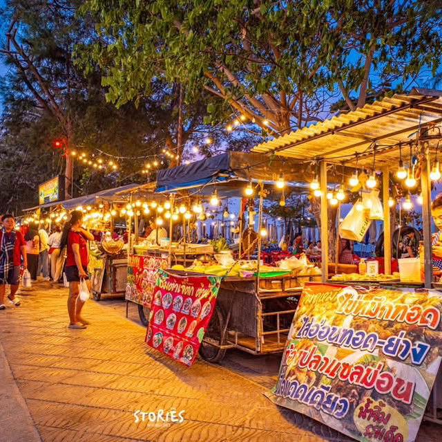 สตรีทฟู้ดริมชายหาดชะอำ