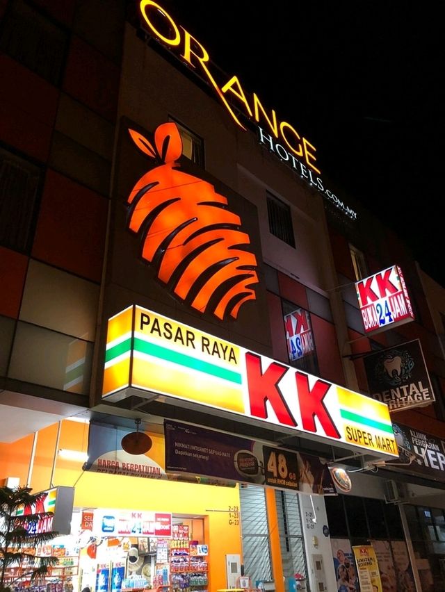 "1 Orange Hotel Sepang:The Budget Pit Stop Near KLIA"