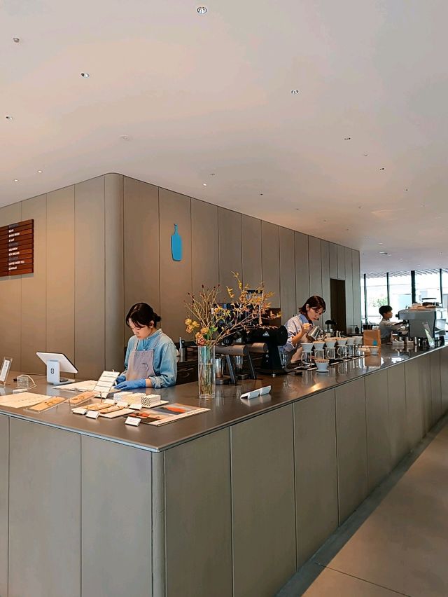 空間感十足的Blue Bottle Coffee 💙🟦🔵