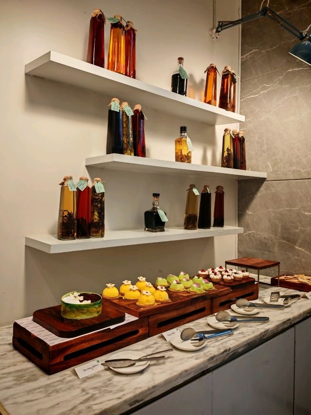 Elegance in Every Sip – My Time at Le Méridien Lounge