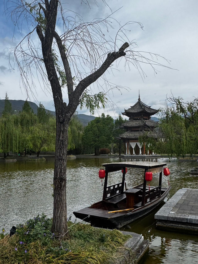 Serenity Among the Jade Dragon Mountain 🌿🏔️