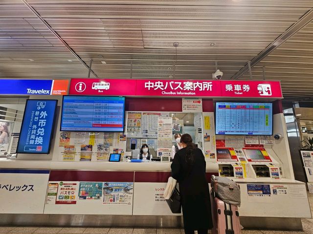 原來從新千歲機場到札幌市中心，可以又舒服，又平又好簡單！。。