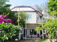 White House Beach Café & Restaurant
