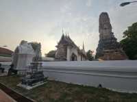 กราบพระหลวงพ่อแขนลาย ที่วัดดังอยุธยา