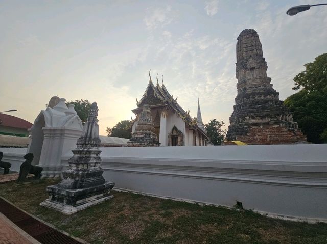 กราบพระหลวงพ่อแขนลาย ที่วัดดังอยุธยา