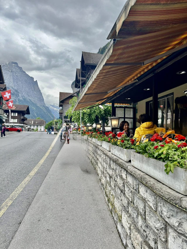 走訪瑞士知名的瀑布小鎮～勞特布龍嫩Lauterbrunnen