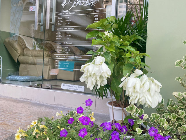 CALM TOUCH THAI MASSAGE  ร้านนวดสไตล์โมเดิร์น 🌷✨ 