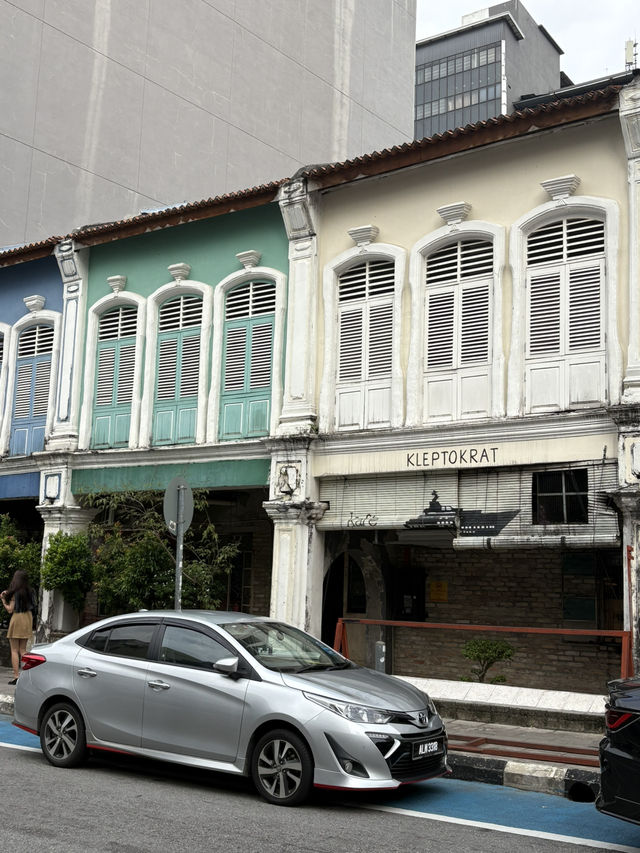 Kafe Kleptokrat with Stunning Swimming Pool and Greenery