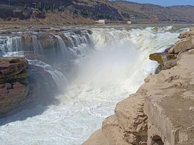 น้ำตกหูโข่วในแม่น้ำเหลือง (Hukou Waterfall) 