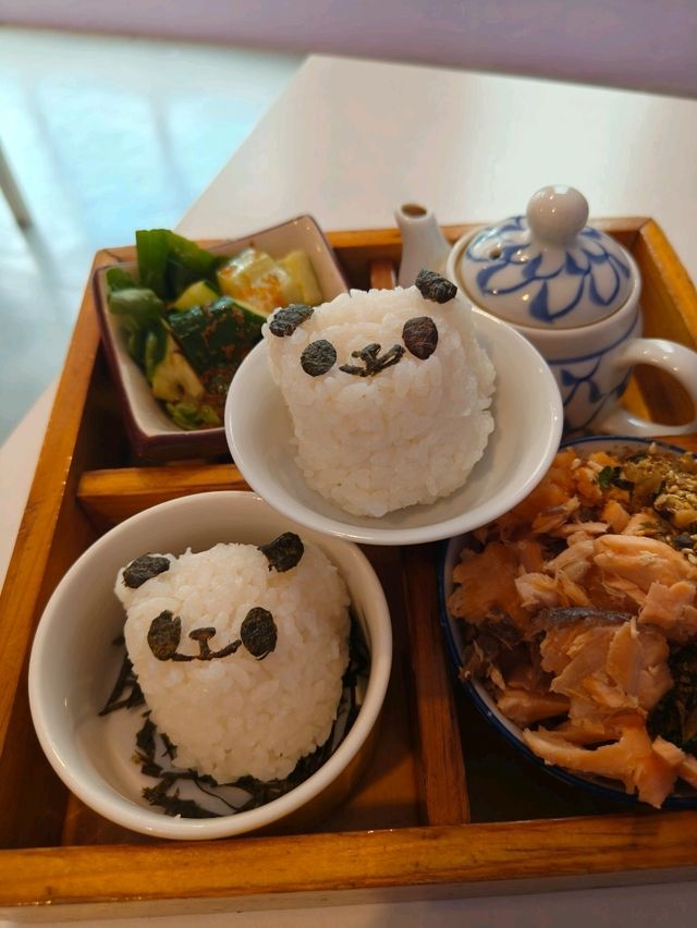 Chill Moments with Taro and Tea