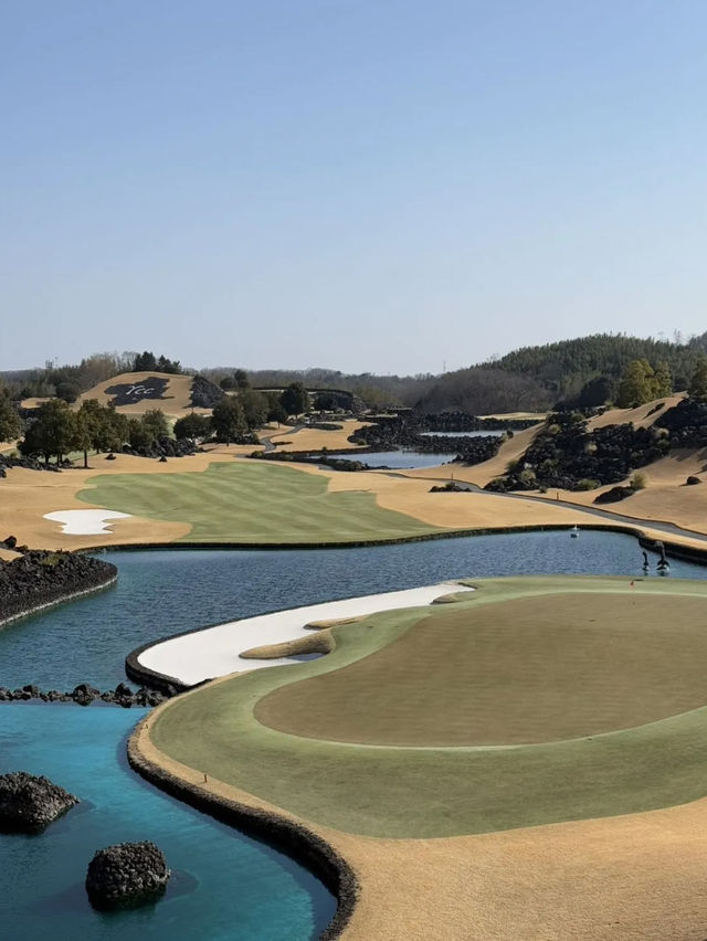 Yoshii Country Club – Tropical-Themed Fairways in Gunma