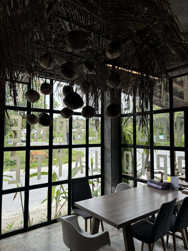 ViSH Café ขนอม (Vish Hotel and Café)