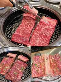 嚴重低估了弘大這家碳火烤肉量多味美 💕 平價烤韓牛!氛圍很local