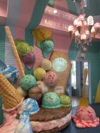 【宮古島　ポップで可愛い店内のアイス屋さん🍨】