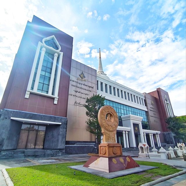 ฟังธรรม ดูธรรมชาติ ไหว้หลวงพ่อปัญญา