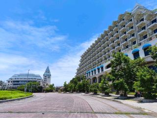 Far Eastern Shangri-La / Fullon Hotel Tamsui Fisherman's Wharf – Infinity Pool with Stunning Views