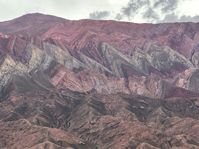 【ウマウワカ14色の丘（Cerro de Hornocal / Serranía de Hornocal）】