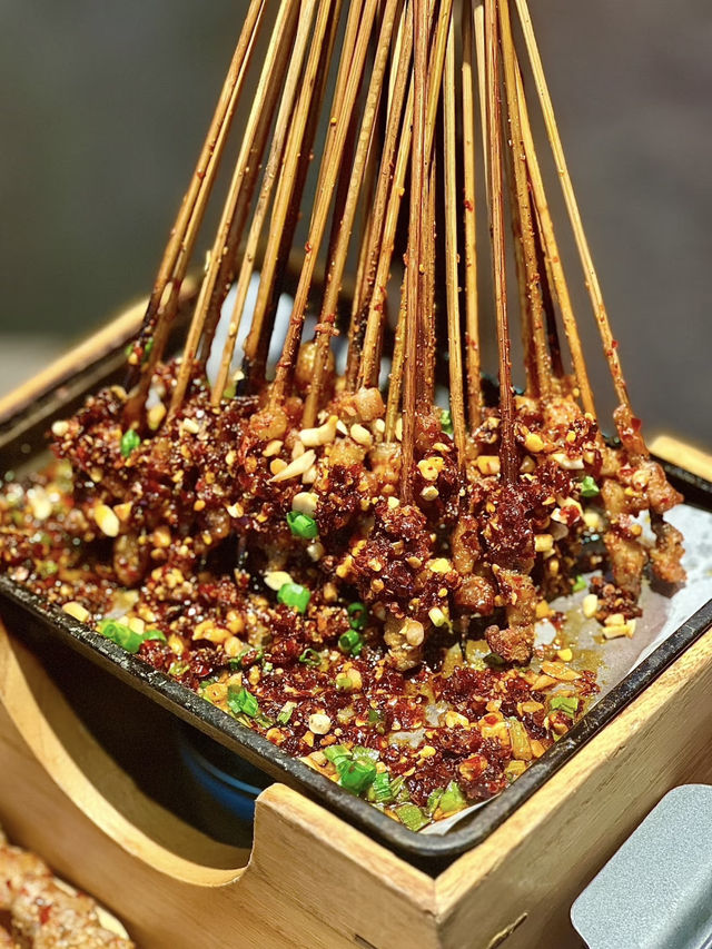 我私藏的寶藏南山夜宵燒烤 💕 金牌羔羊肉串-木屋烧烤，好吃到爆