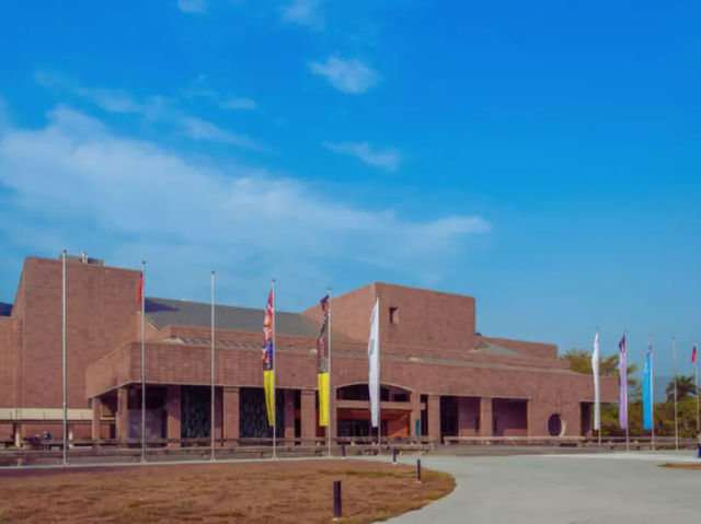 城市與自然交會之處，遇見高雄市立美術館