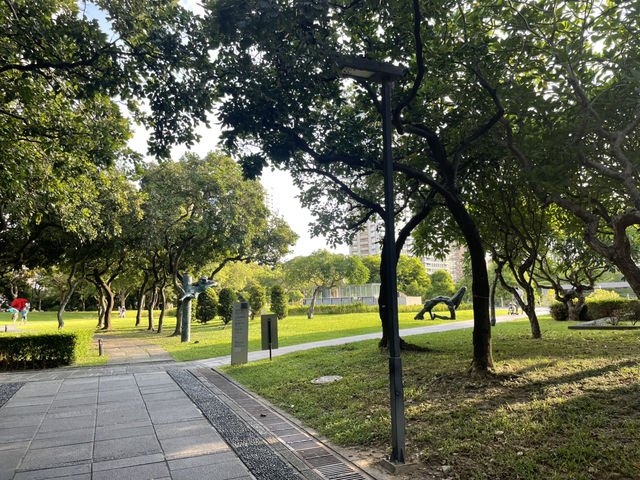 漫遊台中國美館：藝術與綠意的悠閒對話