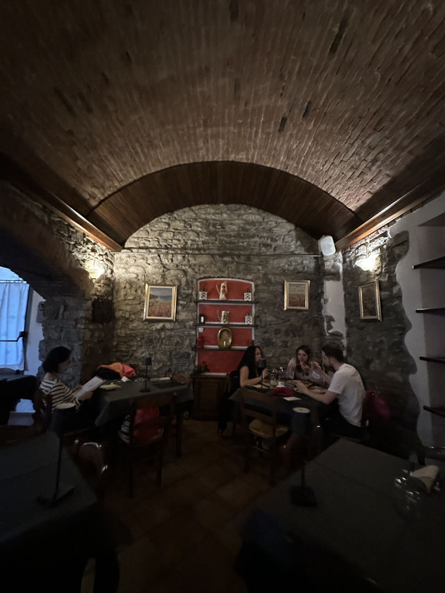 意大利山區小鎮遊 嘆正宗意式pizza &tiramisu 🍕