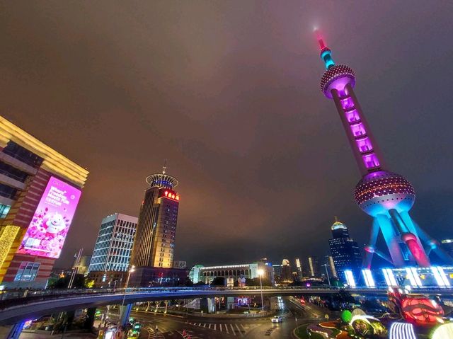 จุดถ่ายรูปเช็คอินยอดนิยมเมืองแห่งอนาคต Lujiazui